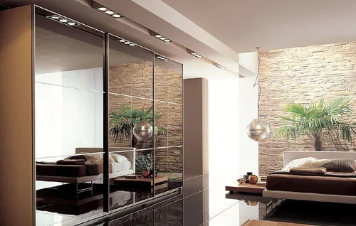 Edgewater Glass & Mirror Inc gallery image